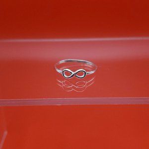Size 8.75 925 Sterling Silver Cute Delicate Infinity Ring